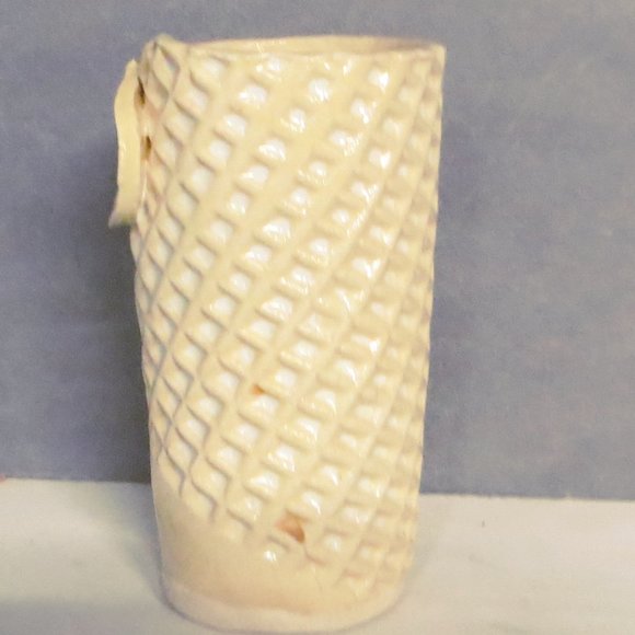 Vintage 1980's Carolyn Carroll Hand Made Waffle & Seashell Pottery Vase - Picture 2 of 5